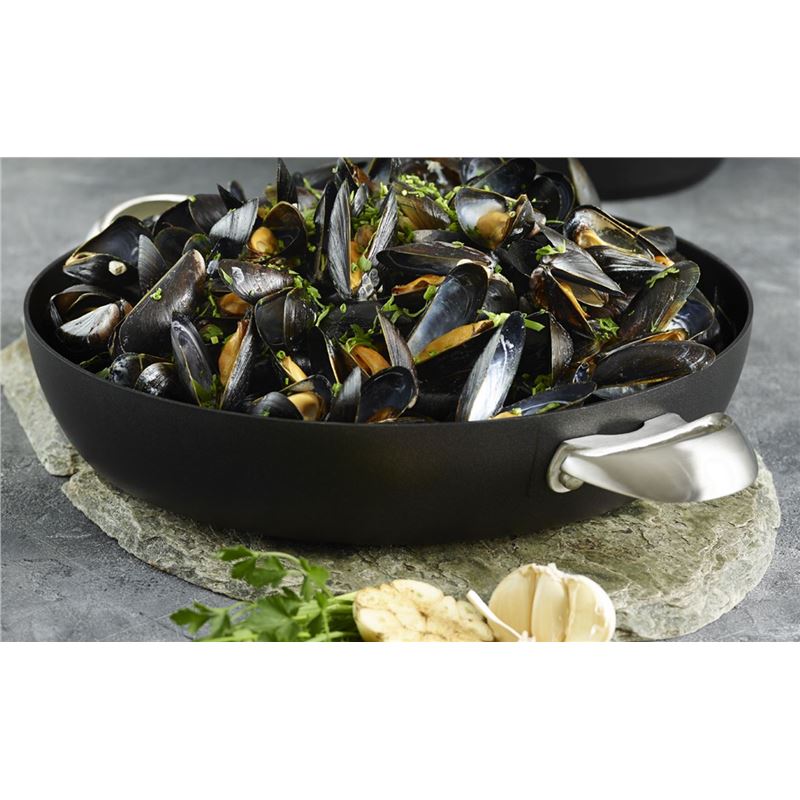643-scanpan-8211-pro-iq-induction-32cm-covered-chef-8217-s-pan-3-5ltr-made-in-denmark--2.jpg Scanpan – Pro IQ Induction 32cm Covered Chef’s Pan 3.5Ltr (Made in Denmark)