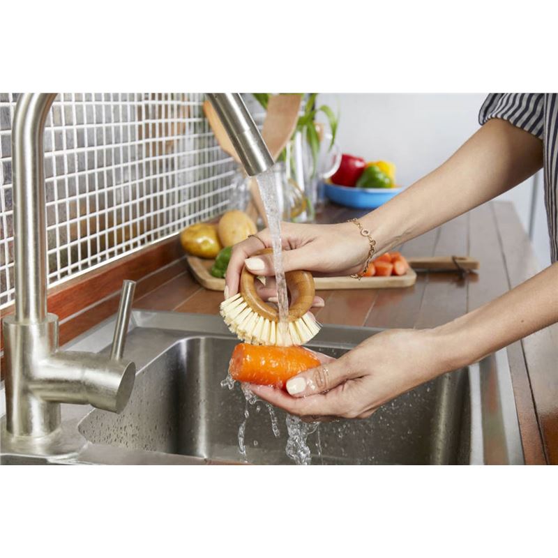 Full Circle – The Ring Vegetable Brush